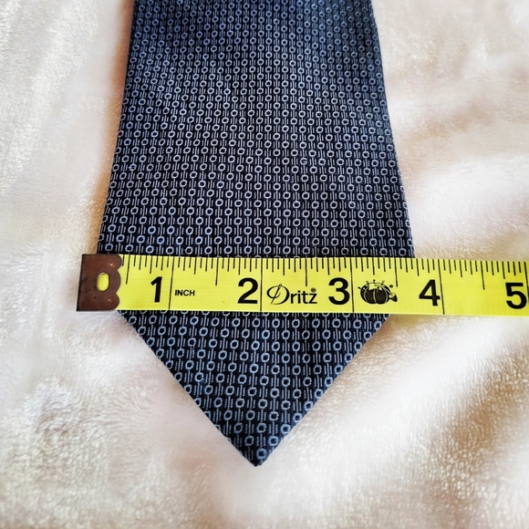 Vintage Gucci Geometric Tie - Picture 8 of 9